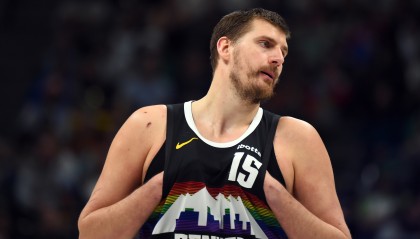 开运体育app-约基奇第7次得分&amp;篮板&amp;助攻&amp;抢断&amp;盖帽领跑两队 仅次于字母