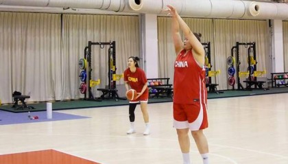 开云体育app官网下载-刘禹彤、杨舒予在列！中国女篮最新训练画面出炉，宫鲁鸣接受采访