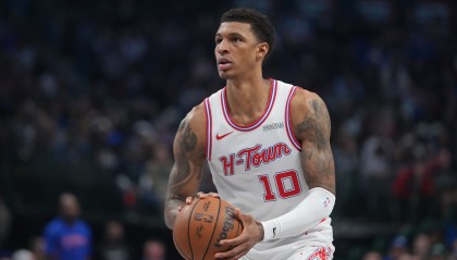 开云体育官方下载-终于开窍了！小贾巴里·史密斯18分7板 关键时刻连得8分完成救赎~