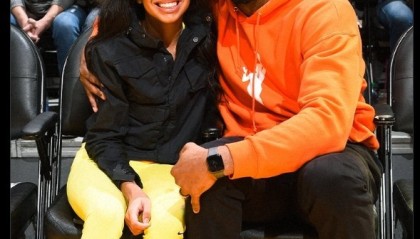 开云体育官方下载-眨眼过去六年了！湖人官方晒科比和Gigi合照：曼巴精神永存