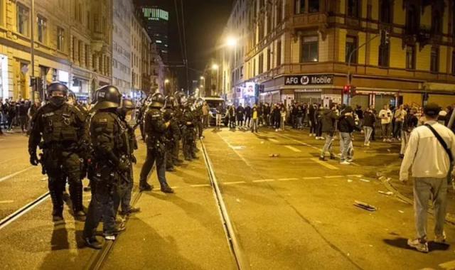 1651857548333059552.jpg 警察.jpg